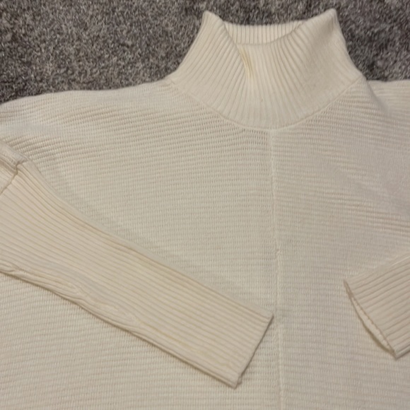 NEVER WORN Cream Turtle Size Medium from Amazon - Picture 2 of 4